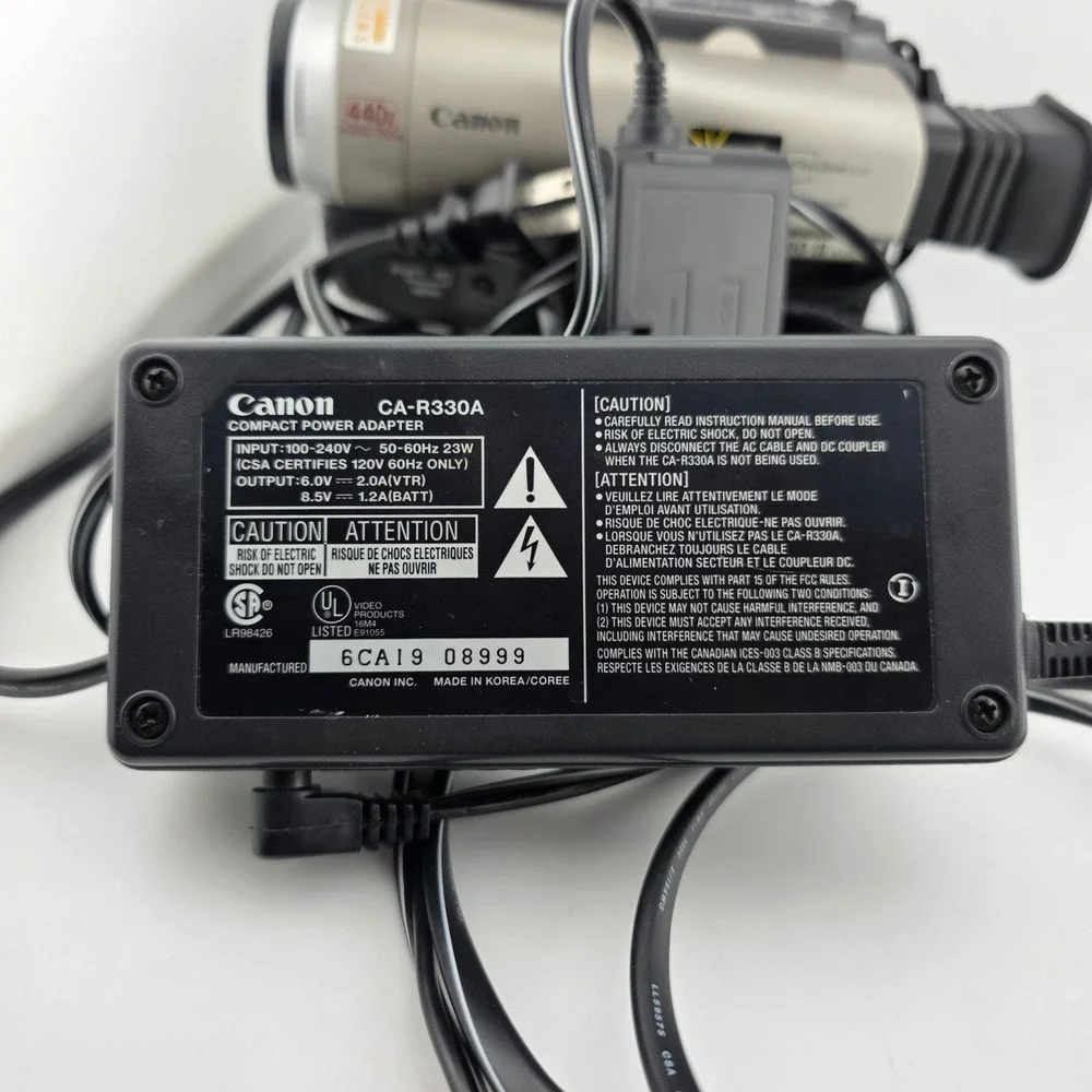 Canon Camcorder ES190 8mm NTSC Silver 22x Optical 440x Digital Zoom Tested Read